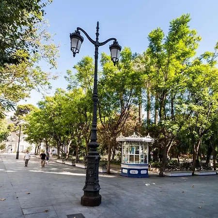 La Torre De Menacho كاديز